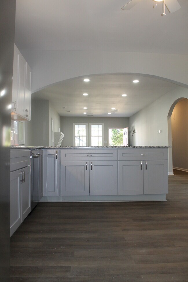 Photo - 321 Hollywood Ave