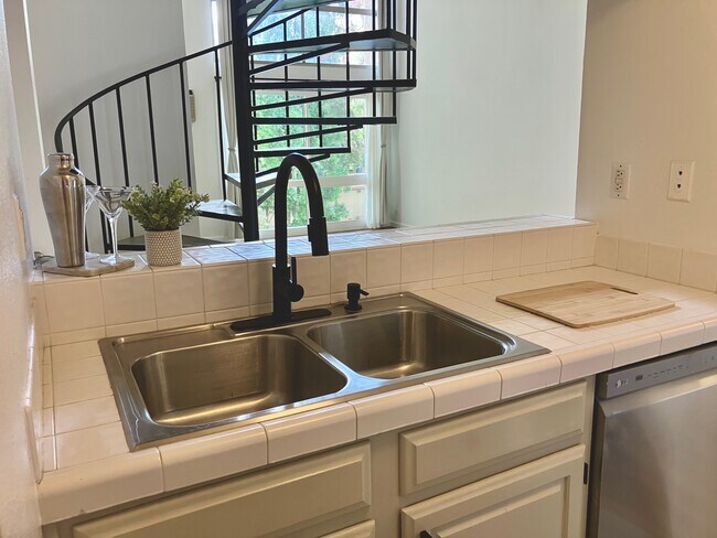 1440 Veteran Ave Unit 327