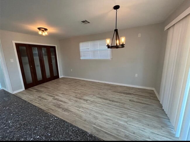 Photo - 8287 Benjamin St