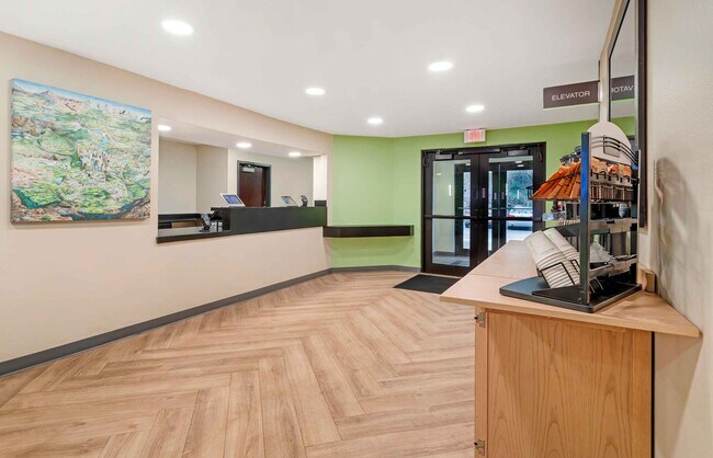 Furnished Studio-Asheville - Tunnel Rd.