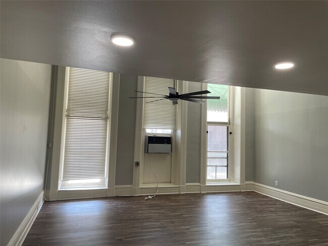 Photo - 2116 The Strand Unit 202