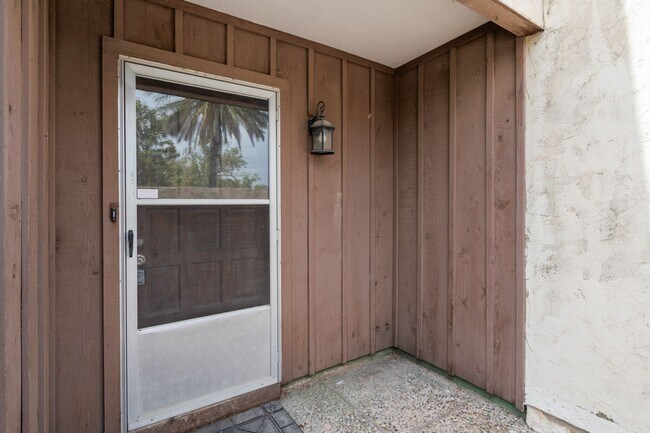 Photo - 100 Royal Way Dr