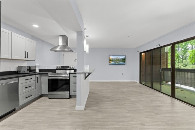 Photo - 500 Umstead Dr