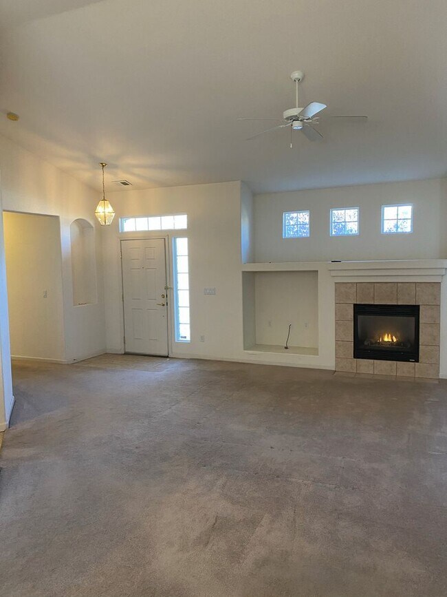 GATED POOL AND CLUBHOUSE EXERCISE ROOM... House Rental in Reno