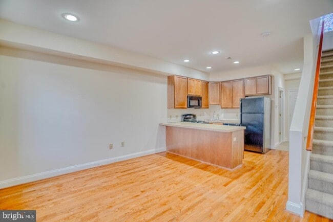 Photo - 2542 W Girard Ave