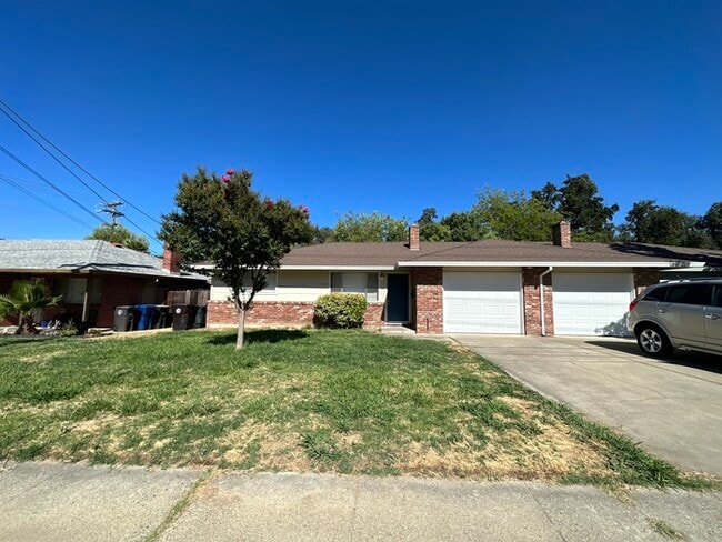 Building Photo - Charming 2-Bedroom Duplex for Rent in Citr... Rental