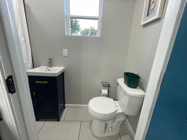 4522 E Washington St Unit 2ND FLOOR