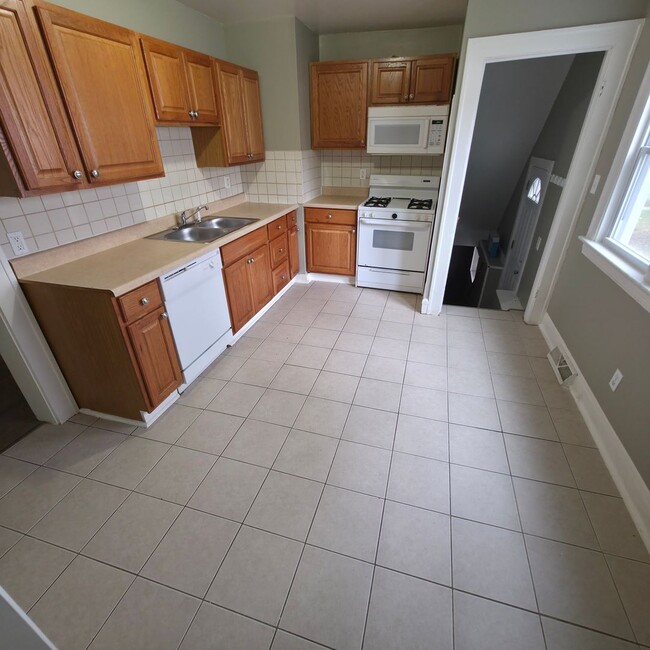 Photo - Single Family Home 3 beds 1.5 bath Availab...