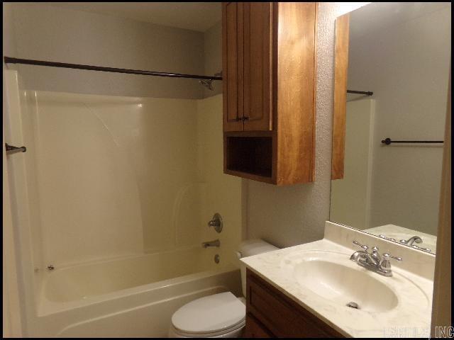 Photo - 400 E Locust St