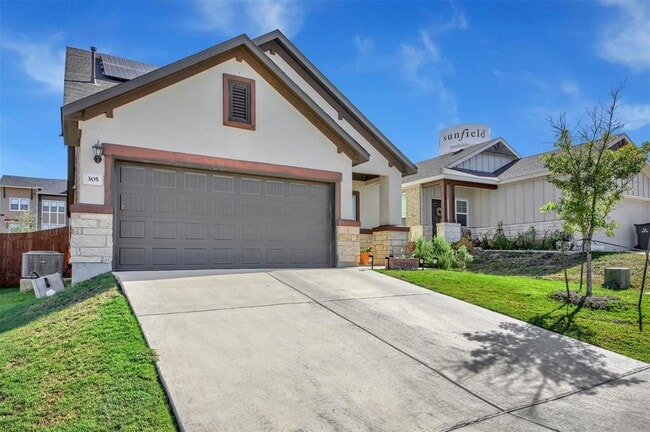 Building Photo - 305 Satsuma Dr