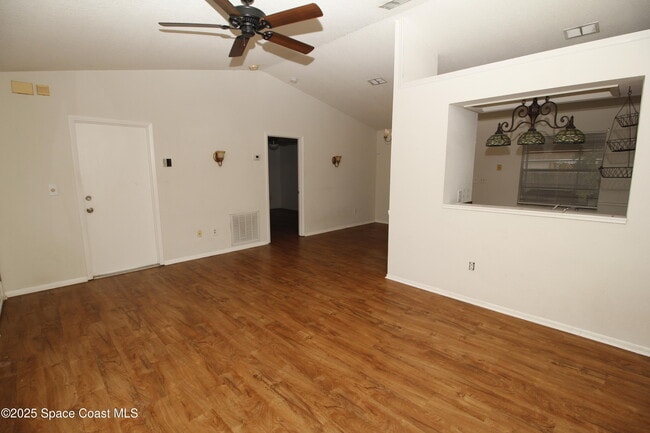 Photo - 1735 Hazelton St NW