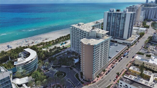 Building Photo - 2899 Collins Ave Unit PH F Rental