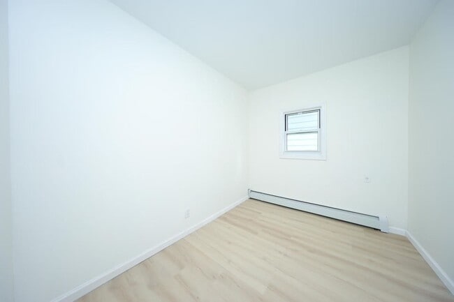 Photo - 1632 W 4th St Unit 1st floor