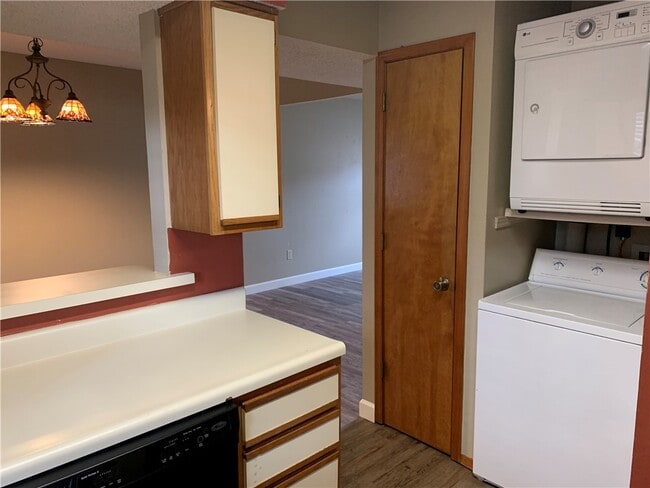 Photo - 605 W Benton St