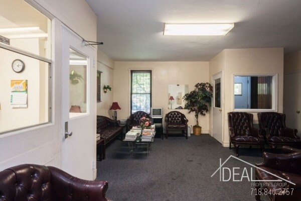 Photo - 20 Plaza Street E.