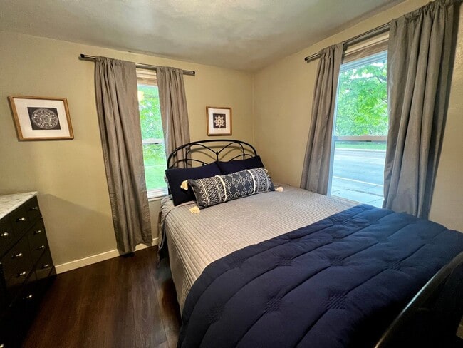 Photo - 1831 S Oneida St