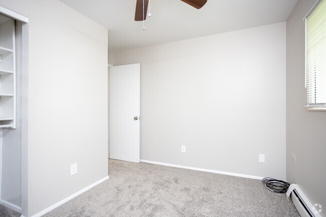 2BR, 1BA - 750 SF - Zahra Apartments in West Carrollton