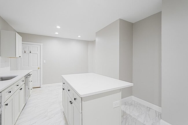 Building Photo - 381 Adams St Unit 1