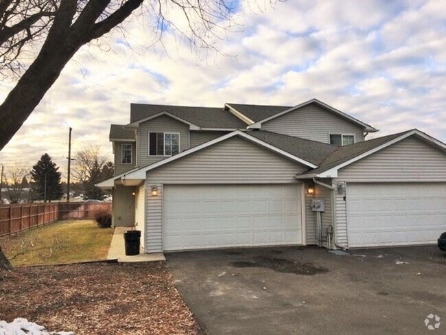 Building Photo - 1402 Unit 307B Rental