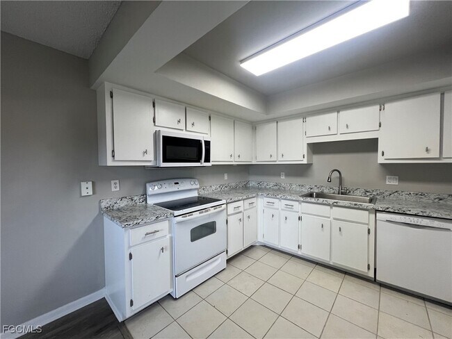 Photo - 639 SE 13th Ave Unit 120