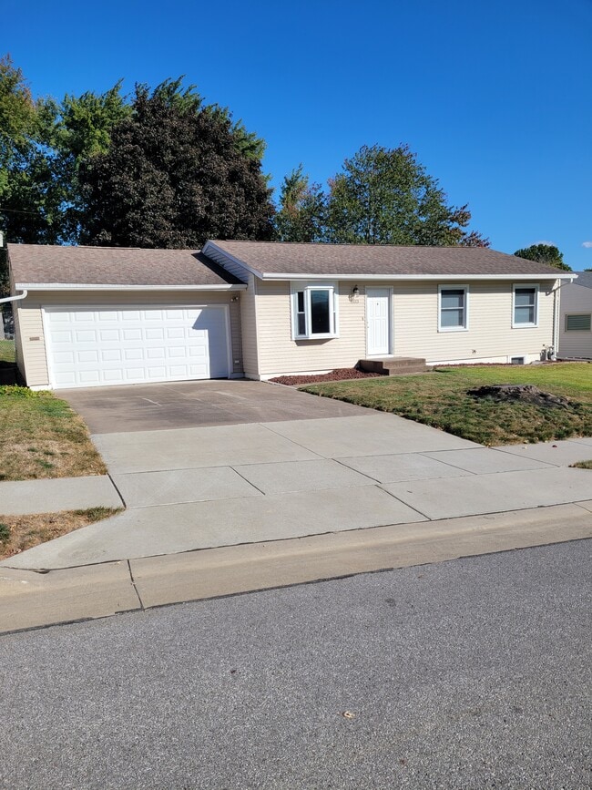 Photo - 1103 N Elmwood Ave House