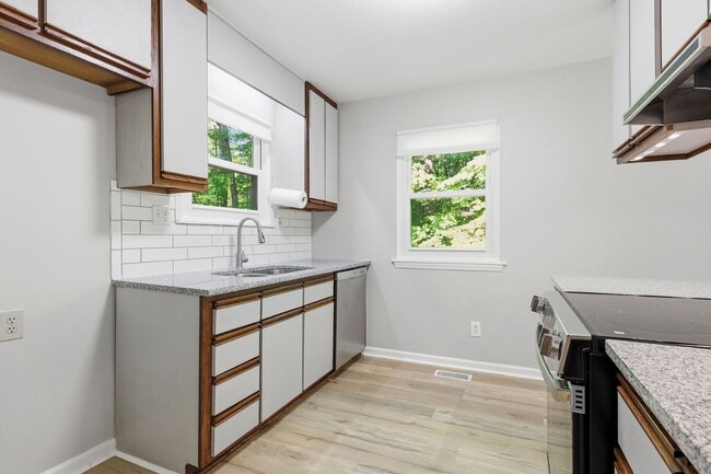 Photo - 11129 Lakeshore Dr