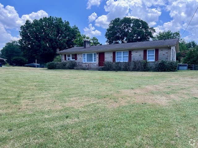 Building Photo - 2 Longwood Dr Rental