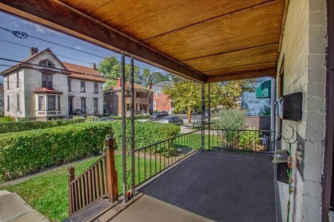 Photo - 421 Peebles St Unit 2