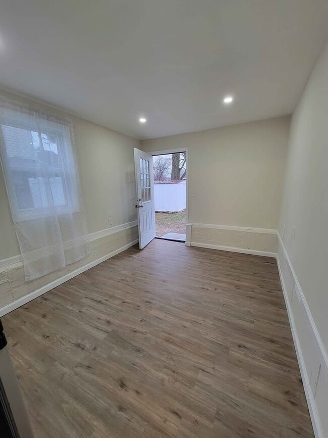 Building Photo - 351 Wicks Rd Unit 1