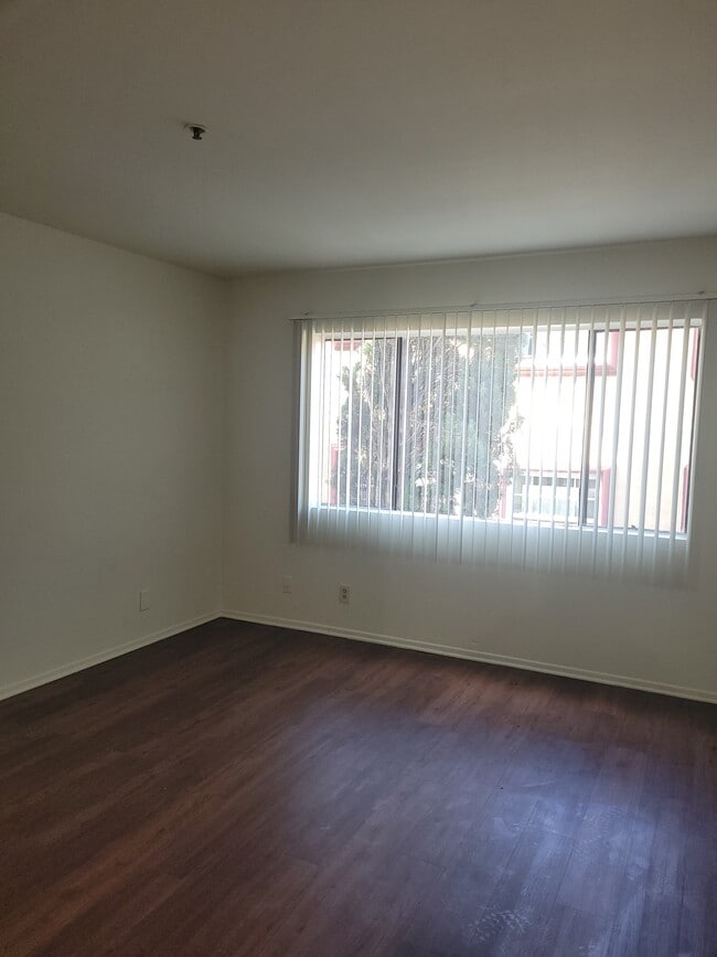 Photo - Vanowen Apartments