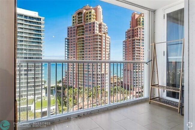 Building Photo - 2200 NE 33rd Ave Unit 16F Rental