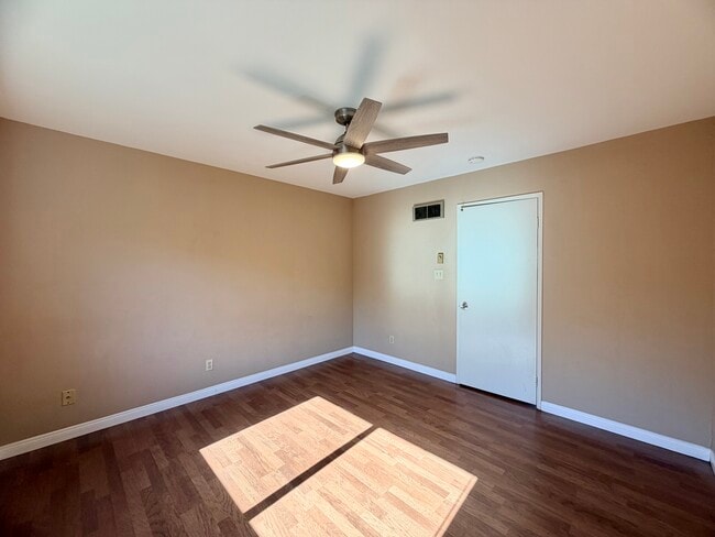 Photo - 7545 Charmant Dr Unidad 1327