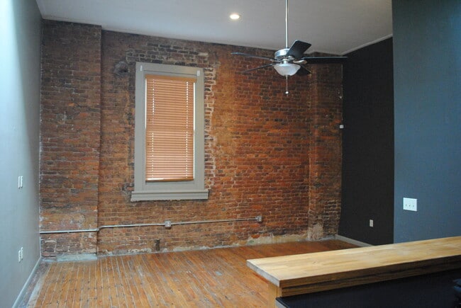Building Photo - 829 S Railroad Ave Unit 202 Rental