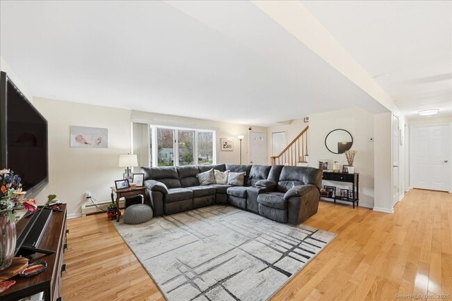 Photo - 198 Dartmouth Dr