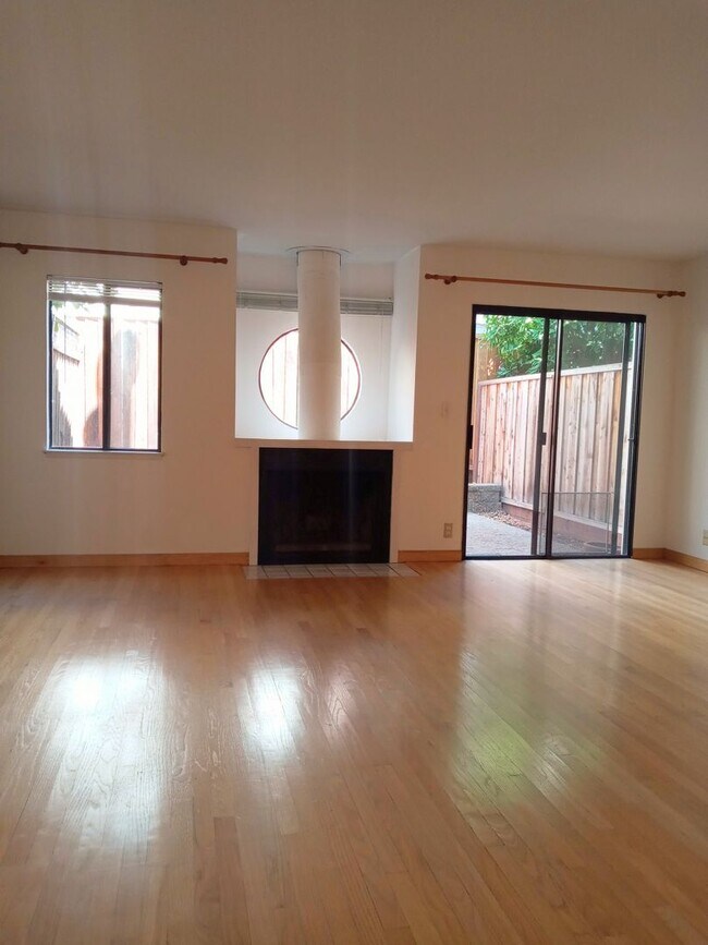 Spacious TwoStory Townhouse With Loft, At... Townhome Rental in
