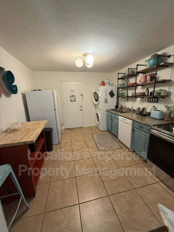 Photo - 608 W 25th St