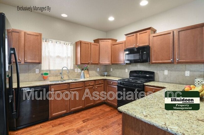 Photo - 1330 Antrim Loop