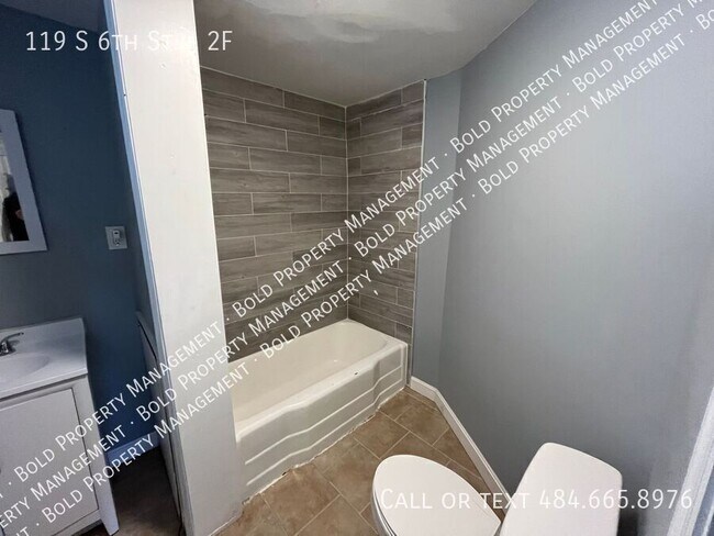 Photo - 119 S 6th St Unidad 2F