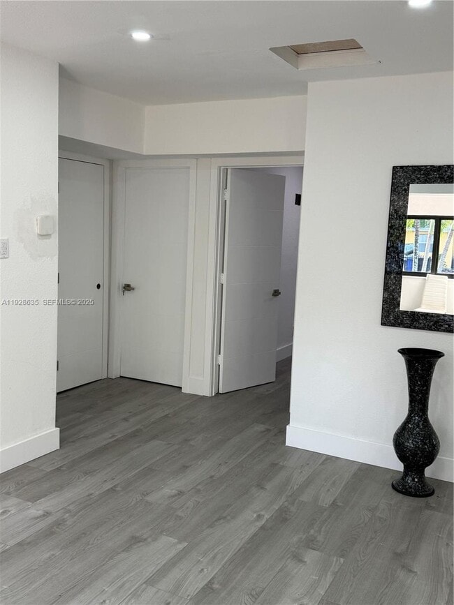 Photo - 1601 NE 158th St