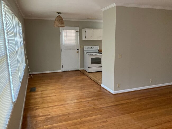Photo - 403 E Samford Ave