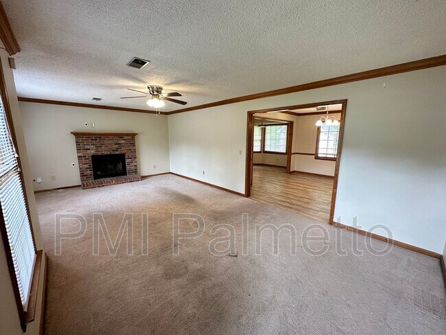 Photo - 824 N Royal Tower Dr