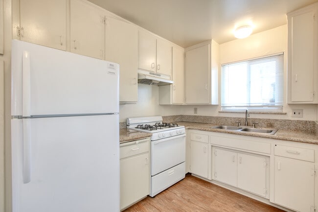 Kitchen - 633 Couper Dr Unit 6