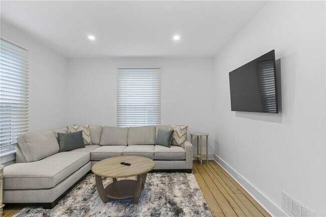 13 Sherman St Unit 4