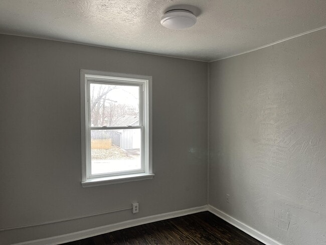 Photo - 1120 E 84th Terrace