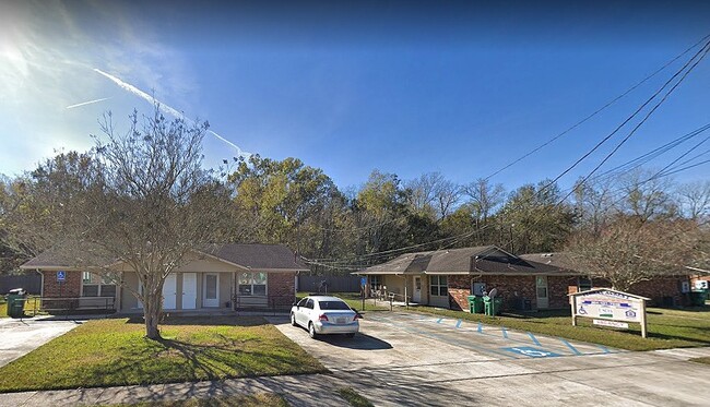 Building Photo - 46 Iris Ln