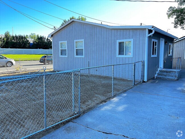 Building Photo - 860 Quincy St Unit 860 Rental