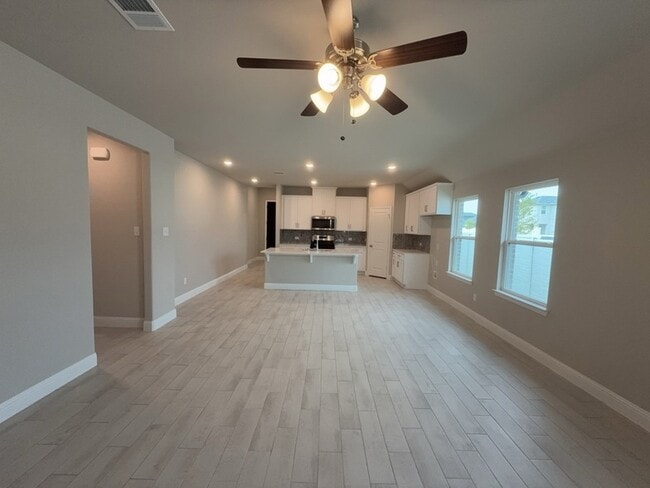 Photo - 612 Amenduni Ln