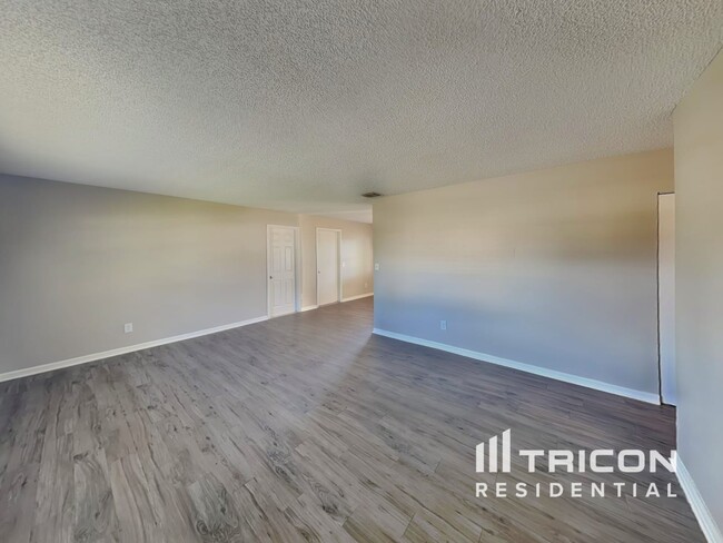 Photo - 3181 Clewiston St