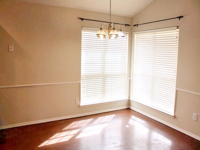 Photo - House Located Between 34th & Milwaukee & Minutes From W. Loop 289 Access!