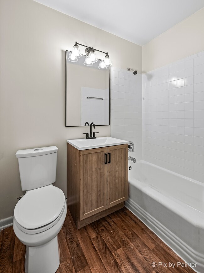 Photo - 327 E Lake St
